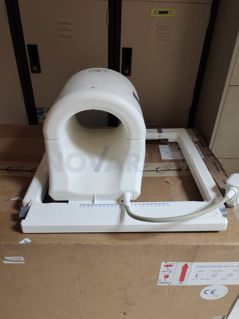 Siemens 10676688 - TxRx Knee 15 Flare Coil (1).png
